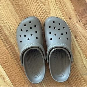 Taupe crocs